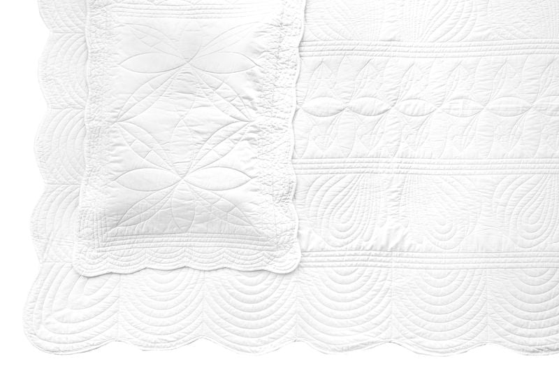 Scallop Edge Queen Bedspread Quilt and Pillow Set - White